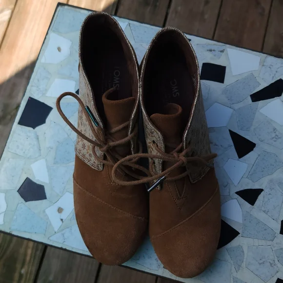 Toms brown wedge ankle boot with flowers 9 - Picture 3 of 7